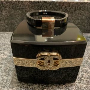 Chanel trunk plastic baguette